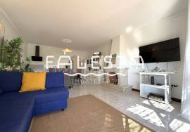 CORNER HOUSE (2 bedrooms + 1) ON A CLOSE ENDED STREET, 500 METRES FROM THE BEACH