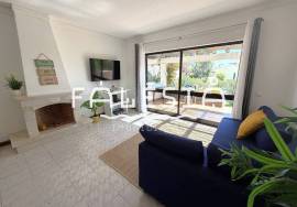 CORNER HOUSE (2 bedrooms + 1) ON A CLOSE ENDED STREET, 500 METRES FROM THE BEACH