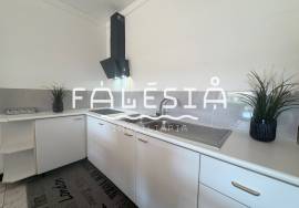 CORNER HOUSE (2 bedrooms + 1) ON A CLOSE ENDED STREET, 500 METRES FROM THE BEACH