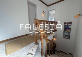 CORNER HOUSE (2 bedrooms + 1) ON A CLOSE ENDED STREET, 500 METRES FROM THE BEACH