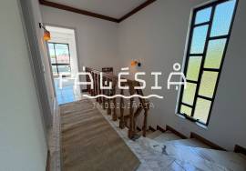 CORNER HOUSE (2 bedrooms + 1) ON A CLOSE ENDED STREET, 500 METRES FROM THE BEACH