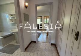 CORNER HOUSE (2 bedrooms + 1) ON A CLOSE ENDED STREET, 500 METRES FROM THE BEACH