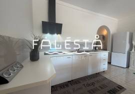 CORNER HOUSE (2 bedrooms + 1) ON A CLOSE ENDED STREET, 500 METRES FROM THE BEACH