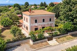 Island of Cres, Punta Križa, 280 m² house for renovation on a spacious 3,150 m² plot