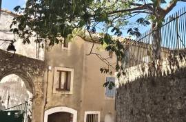 Charming Apartment Offering 75 M2 Of Living Space And A Lovely Terrace With Unobstructed Views In A Pleasant And Authentic Environment.
