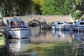 Pleasant First-Floor Apartment Within A Residential Complex With 2 Bedrooms, Large Mezzanine, Terrace And Garage Near The Canal Du Midi