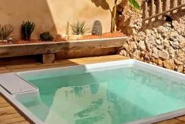 Former Barn Entirely Converted With 4 Bedrooms And A Private Courtyard With Pool. A Subtle Blend Of Character And Modernity