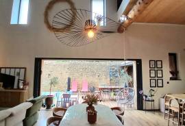 Former Barn Entirely Converted With 4 Bedrooms And A Private Courtyard With Pool. A Subtle Blend Of Character And Modernity
