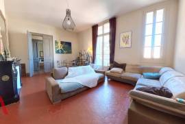 4 room, 119m2 Bourgeois style apartment for sale in Beziers - 199 500 € * 4 room, 119m2 Bourgeois style apartment for sale in Beziers - 199 500 € *