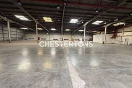 TRADING WAREHOUSE | CLOSE TO THE PORT | SPACIOUS