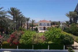 Sea View, 3 Bed Detached Villa with Pool and Big Garden in Pervolia Tourist Area