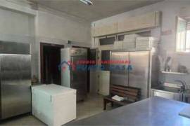 VIA ARCHI – Locale artigianale + p.auto – 65mq ca. - 2 vani, doppio ingresso. Attualmente locato