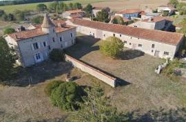 A Magnificent Logis with Great Potential And Habitable Property - €244680 A Magnificent Logis with Great Potential And Habitable Property - €244680