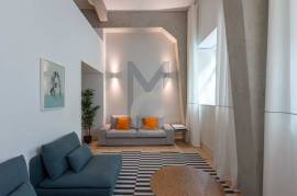 T1+1 with Mezzanine, 4m Ceiling and Rooftop in Santos | For Refurbishment / Investment