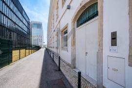 T1+1 with Mezzanine, 4m Ceiling and Rooftop in Santos | For Refurbishment / Investment T1+1 with Mezzanine, 4m Ceiling and Rooftop in Santos | For Refurbishment / Investment