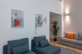 T1+1 with Mezzanine, 4m Ceiling and Rooftop in Santos | For Refurbishment / Investment T1+1 with Mezzanine, 4m Ceiling and Rooftop in Santos | For Refurbishment / Investment