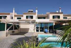 3 bedroom villa with swimming pool, garden and garage in Armação de Pêra