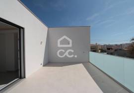 Contemporary 3 bedroom villa with swimming pool in the center of Armação de Pêra and 400 meters from the beach! Contemporary 3 bedroom villa with swimming pool in the center of Armação de Pêra and 400 meters from the beach!