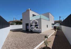 Contemporary 3 bedroom villa with swimming pool in the center of Armação de Pêra and 400 meters from the beach! Contemporary 3 bedroom villa with swimming pool in the center of Armação de Pêra and 400 meters from the beach!