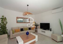 Contemporary 3 bedroom villa with swimming pool in the center of Armação de Pêra and 400 meters from the beach! Contemporary 3 bedroom villa with swimming pool in the center of Armação de Pêra and 400 meters from the beach!
