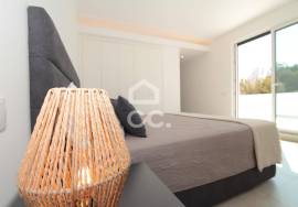 Contemporary 3 bedroom villa with swimming pool in the center of Armação de Pêra and 400 meters from the beach! Contemporary 3 bedroom villa with swimming pool in the center of Armação de Pêra and 400 meters from the beach!