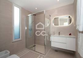 Contemporary 3 bedroom villa with swimming pool in the center of Armação de Pêra and 400 meters from the beach! Contemporary 3 bedroom villa with swimming pool in the center of Armação de Pêra and 400 meters from the beach!