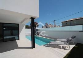 Contemporary 3 bedroom villa with swimming pool in the center of Armação de Pêra and 400 meters from the beach! Contemporary 3 bedroom villa with swimming pool in the center of Armação de Pêra and 400 meters from the beach!