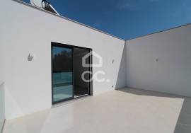 Contemporary 3 bedroom villa with swimming pool in the center of Armação de Pêra and 400 meters from the beach! Contemporary 3 bedroom villa with swimming pool in the center of Armação de Pêra and 400 meters from the beach!