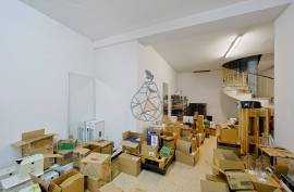 Rent Shop City Center with total area of 131m² (Ground floor of 66m² and Basement of 65m²) - Portimão Rent Shop City Center with total area of 131m² (Ground floor of 66m² and Basement of 65m²) - Portimão