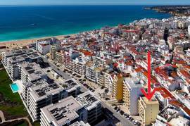 Praia à Porta: Commercial Space with Residential Potential in Armação de Pera Praia à Porta: Commercial Space with Residential Potential in Armação de Pera