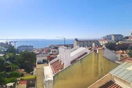 Apartamento T2 remodelado com duas casas de banho e vista mar Apartamento T2 remodelado com duas casas de banho e vista mar