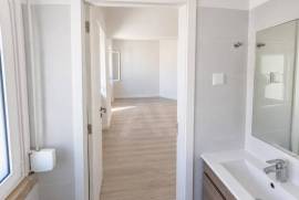 Apartamento T2 remodelado com duas casas de banho e vista mar Apartamento T2 remodelado com duas casas de banho e vista mar