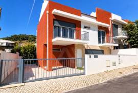 Moradia T4 em Mina de Água, Amadora