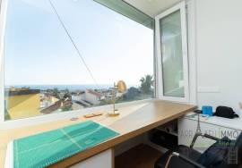 Renovated house with large outdoor space, terrace and sea view in Parede