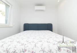 Renovated house with large outdoor space, terrace and sea view in Parede