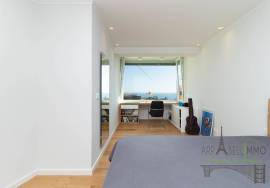 Renovated house with large outdoor space, terrace and sea view in Parede