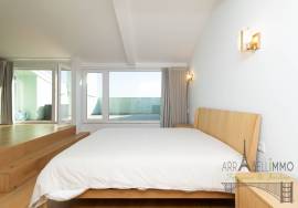 Renovated house with large outdoor space, terrace and sea view in Parede