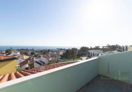 Renovated house with large outdoor space, terrace and sea view in Parede
