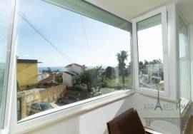 Renovated house with large outdoor space, terrace and sea view in Parede