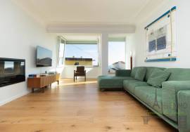 Renovated house with large outdoor space, terrace and sea view in Parede