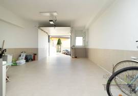 Renovated house with large outdoor space, terrace and sea view in Parede