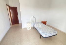 Two-story house with patio and garage in Puebla de la Calzada · 4 bedrooms · 3 bathrooms