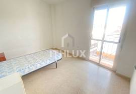 Two-story house with patio and garage in Puebla de la Calzada · 4 bedrooms · 3 bathrooms