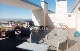 4 bedroom duplex in Cerrado da Paria in Alcochete