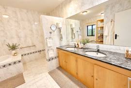 Elegant 3+1 Bedroom Villa with Breathtaking Sea Views near Loulé Elegant 3+1 Bedroom Villa with Breathtaking Sea Views near Loulé