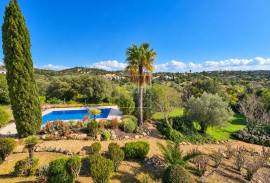Elegant 3+1 Bedroom Villa with Breathtaking Sea Views near Loulé Elegant 3+1 Bedroom Villa with Breathtaking Sea Views near Loulé