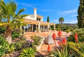 Elegant 3+1 Bedroom Villa with Breathtaking Sea Views near Loulé