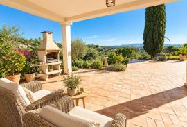 Elegant 3+1 Bedroom Villa with Breathtaking Sea Views near Loulé Elegant 3+1 Bedroom Villa with Breathtaking Sea Views near Loulé