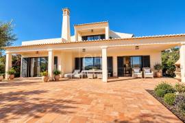 Elegant 3+1 Bedroom Villa with Breathtaking Sea Views near Loulé Elegant 3+1 Bedroom Villa with Breathtaking Sea Views near Loulé