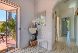 Detached 3+ bedroom villa with pool and basement near Almancil.
